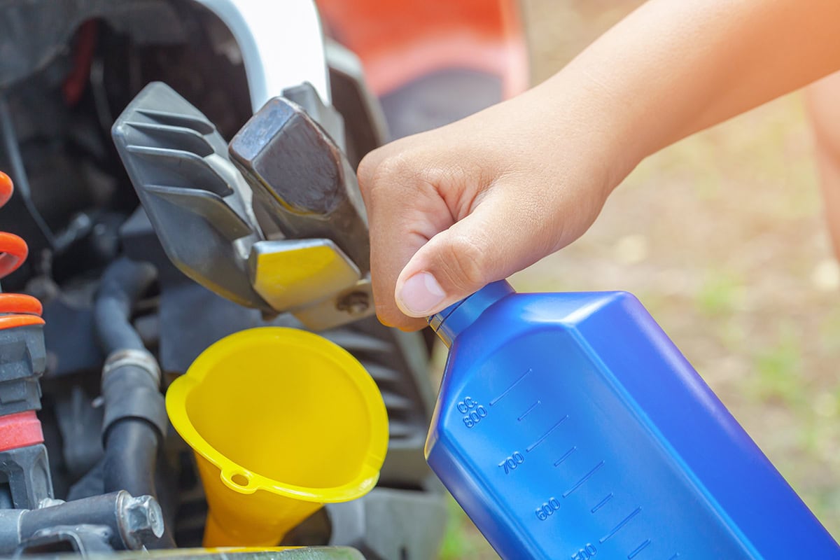 How to Choose the Best Oil for Small Engine Equipment